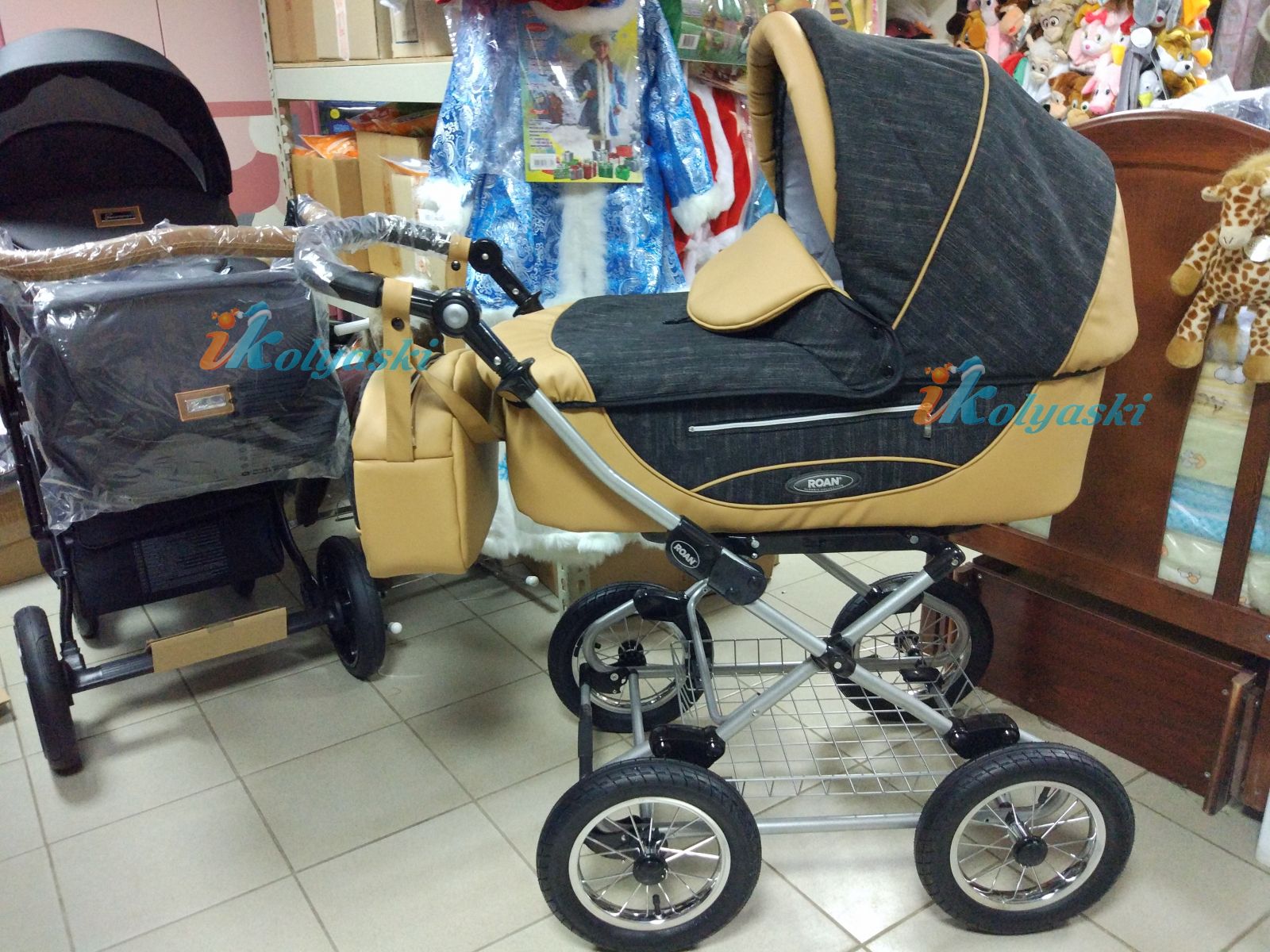 Детская коляска Roan Kortina Luxe, Роан Кортина люкс, спальная люлька, 3 в 1 с автокреслом Roan Millo, коляска для новорожденных. Цвет BLACK KNIHT