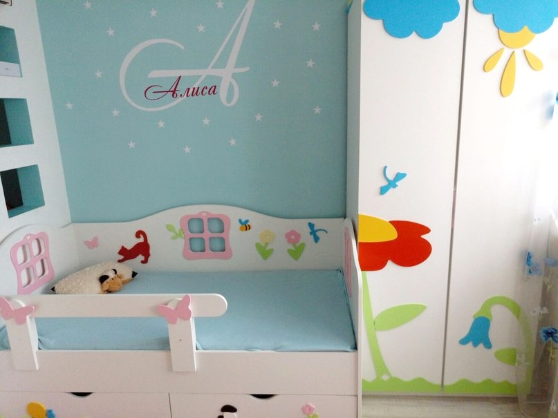 Детская кровать с бортиками со съемным бортиком и ящиками Дом на лужайка Ecobaby-Д