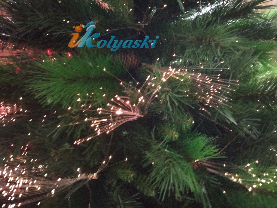 Новогодняя оптоволоконная елка световод, светодиодная елка Royal Королевская, 180 см, 781 ветка, с натуральными еловыми шишками и ярко-зелеными ветками, фирма Gifttree Crafts Company, США