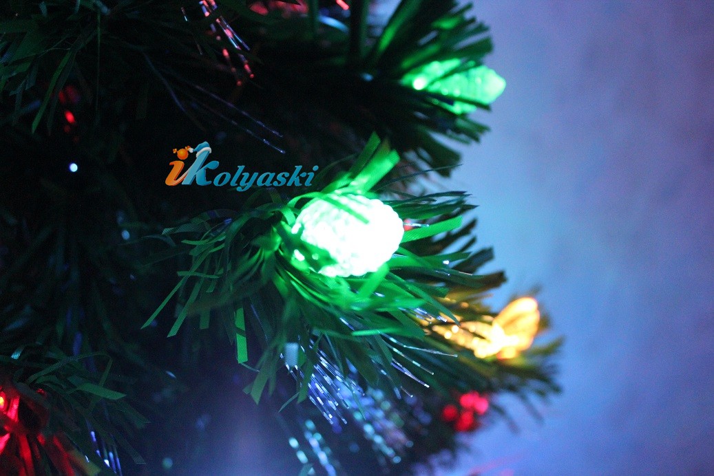Новогодняя светодиодная елка с шишками. Шишки, словно хрустальные, светятся разными цветами