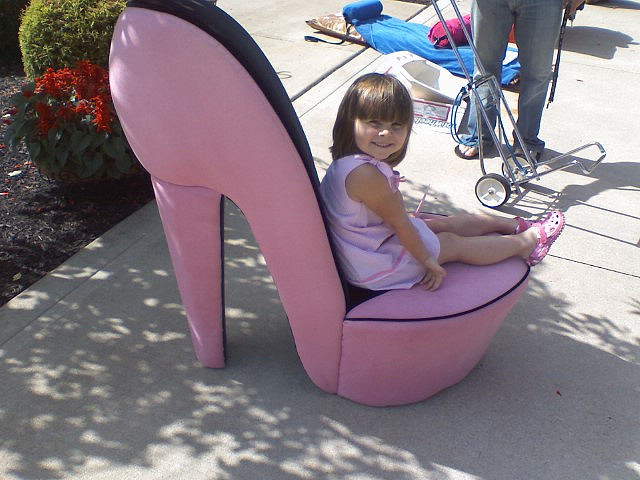 Кресло туфелька, розовое кресло, оригинальные кресла, мягкая мебель в комнату для девочки, кресло для детской комнаты, оригинальные кресла для ресторанов, для кафе, кресла для салонов красоты