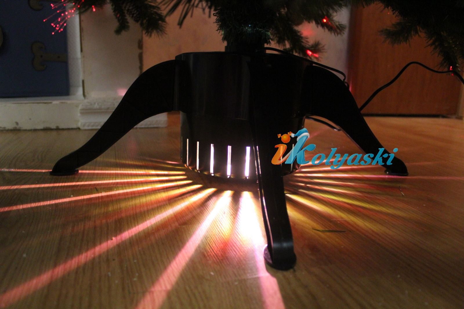 подставка новогодней елки-световода с многолучевой подсветкой входит в комплект