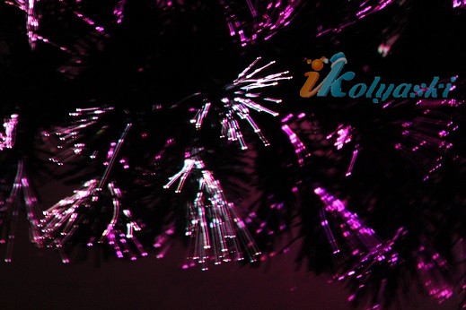  Оптиковолоконная елка,  Елка световод Иголочка, 150 см, артикул Е70118, фирма Snowmen, Новогодняя искусственная елка со световолокном, елка-световод, светящаяся новогодняя елка