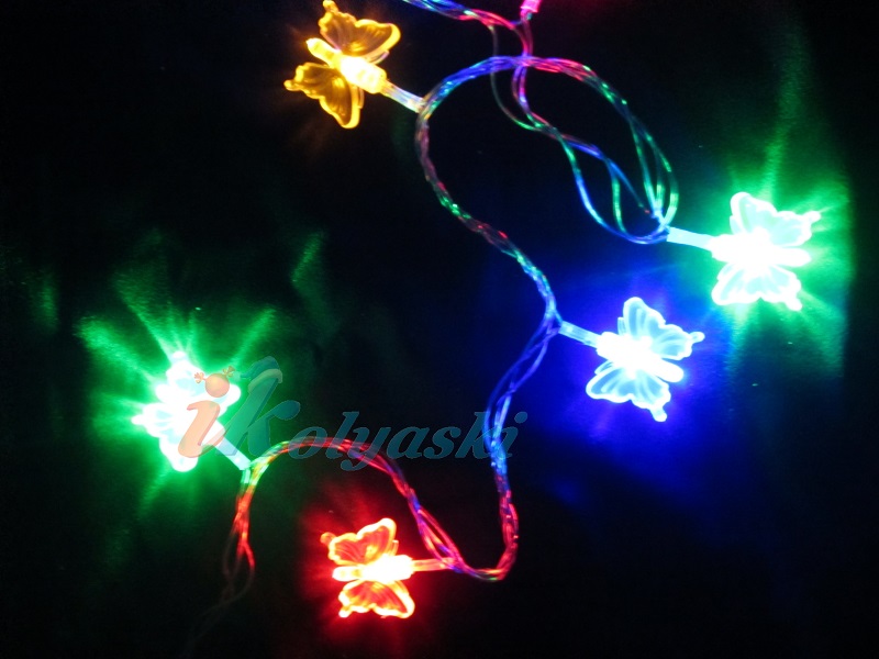 Новогодняя светодиодная гирлянда на елку, LED лампы, 50 бабочек 3, 5 см, цветные (2/8 ф) в пвх (прозрачный провод), 5 метров длина шнура, +1,5 метра шнур до розетки, артикул Е70276, фирма Snowmen