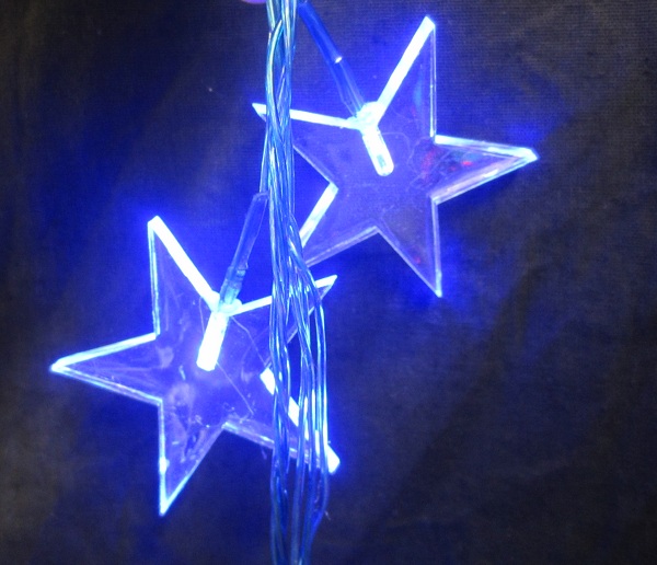 Новинка! Новогодняя электрогирлянда, супер яркие лампы диоды LED, фигурные плафончики - звезды небьющиеся,   35 ламп, звезды размером 6.5 см, цвет ламп ярко-синий,  многофункциональная гирлянда, (8ф.), упакована в пвх, длина 7м, артикул Е60006    